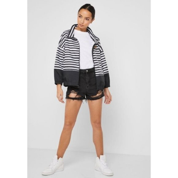 NIKE CT6083 Stripe Activewear Woven Jacket - Picture 1 of 4